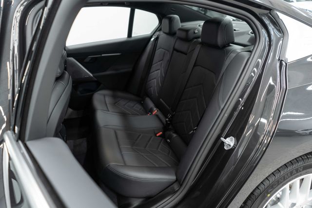 2025 BMW 5 Series 540i xDrive - 22929739 - 32