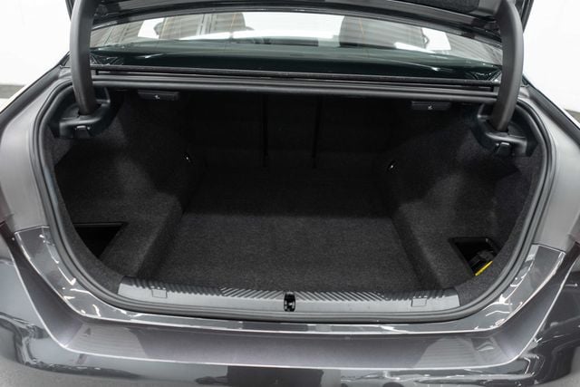 2025 BMW 5 Series 540i xDrive - 22929739 - 34