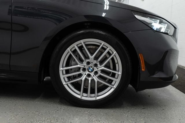 2025 BMW 5 Series 540i xDrive - 22929739 - 39
