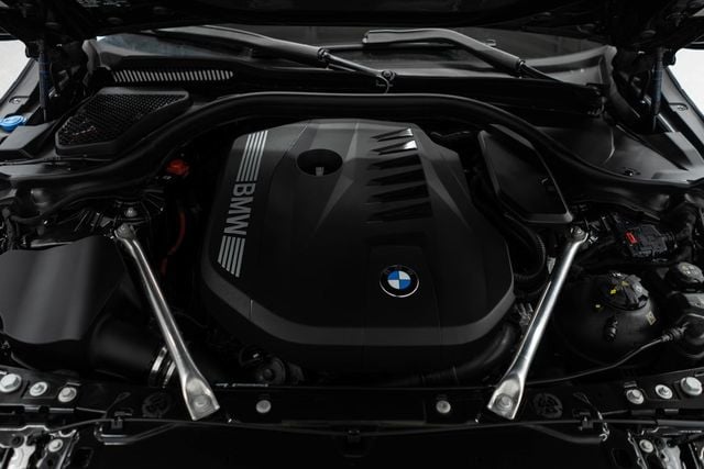 2025 BMW 5 Series 540i xDrive - 22929739 - 40