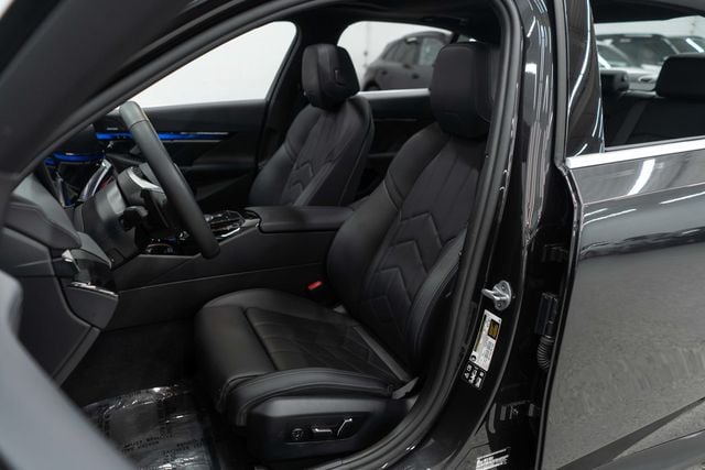 2025 BMW 5 Series 540i xDrive - 22929739 - 7