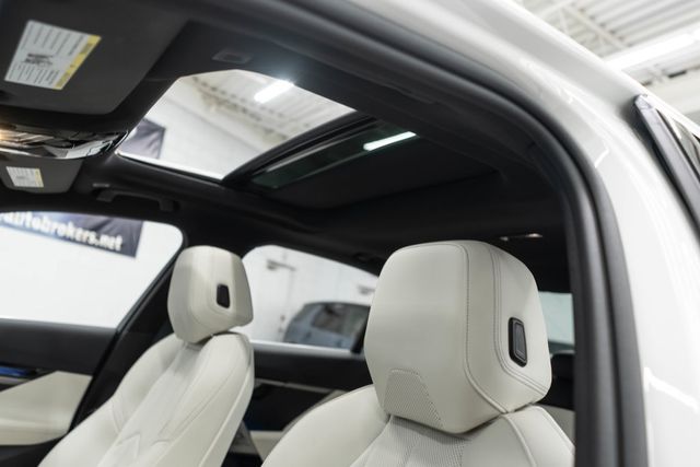 2025 BMW 5 Series 540i xDrive - 23045073 - 9