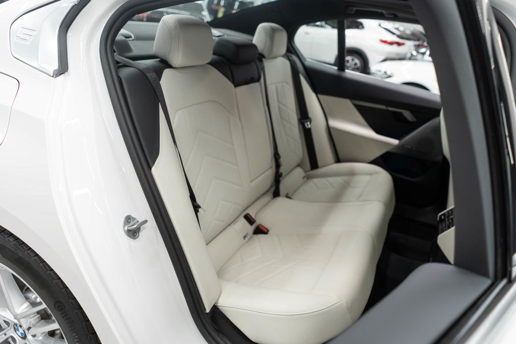 BMW 5 Series photo 11