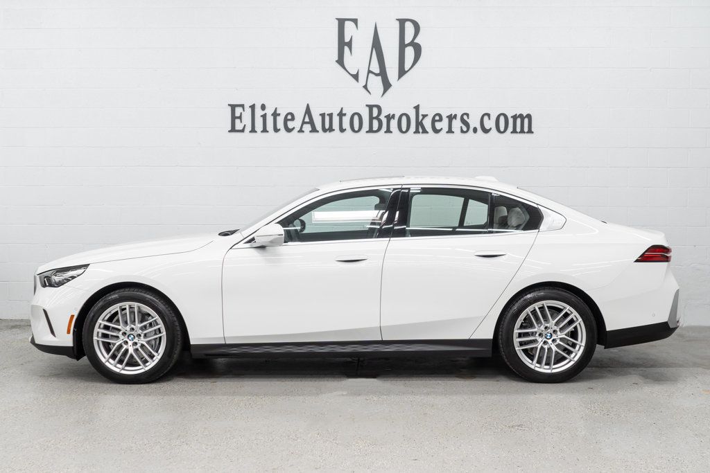 BMW 5 Series photo 2
