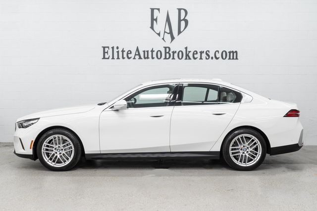 2025 BMW 5 Series 540i xDrive - 23045073 - 1