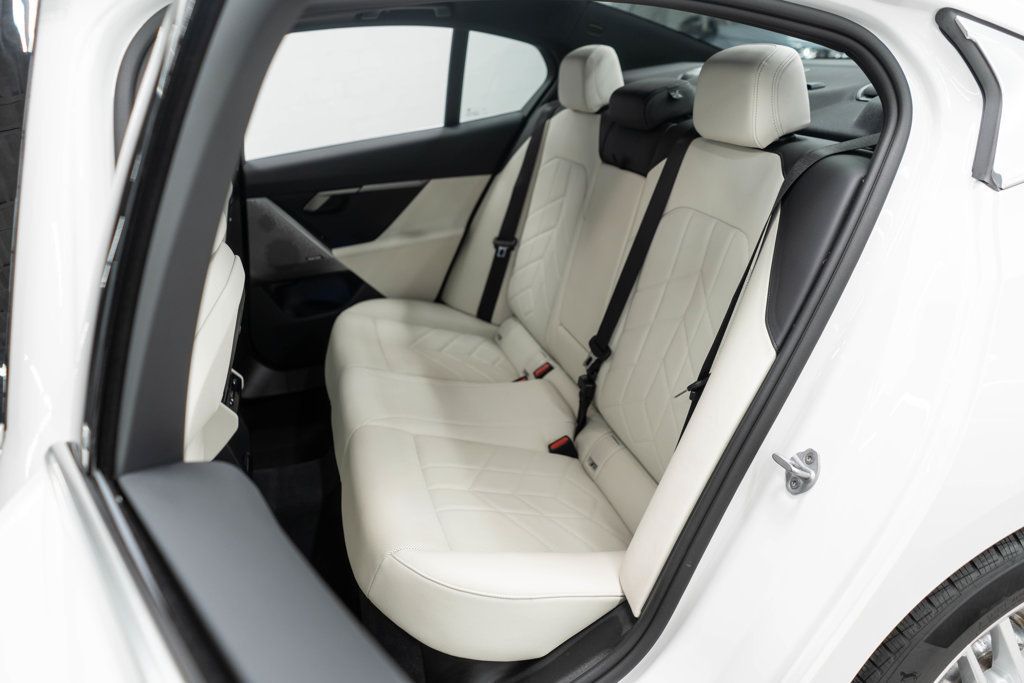 BMW 5 Series photo 26