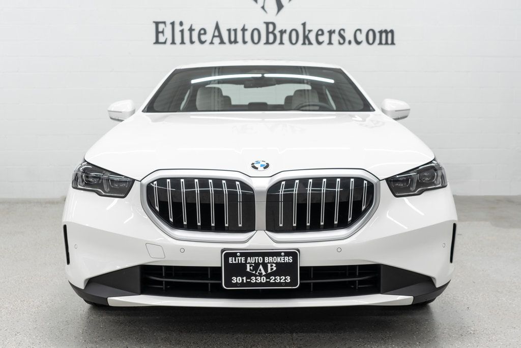 BMW 5 Series photo 3