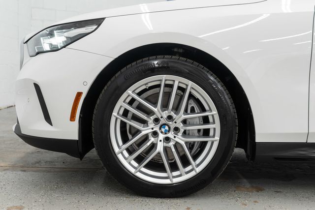 2025 BMW 5 Series 540i xDrive - 23045073 - 30