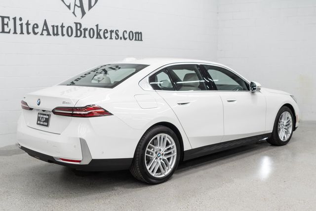 2025 BMW 5 Series 540i xDrive - 23045073 - 34