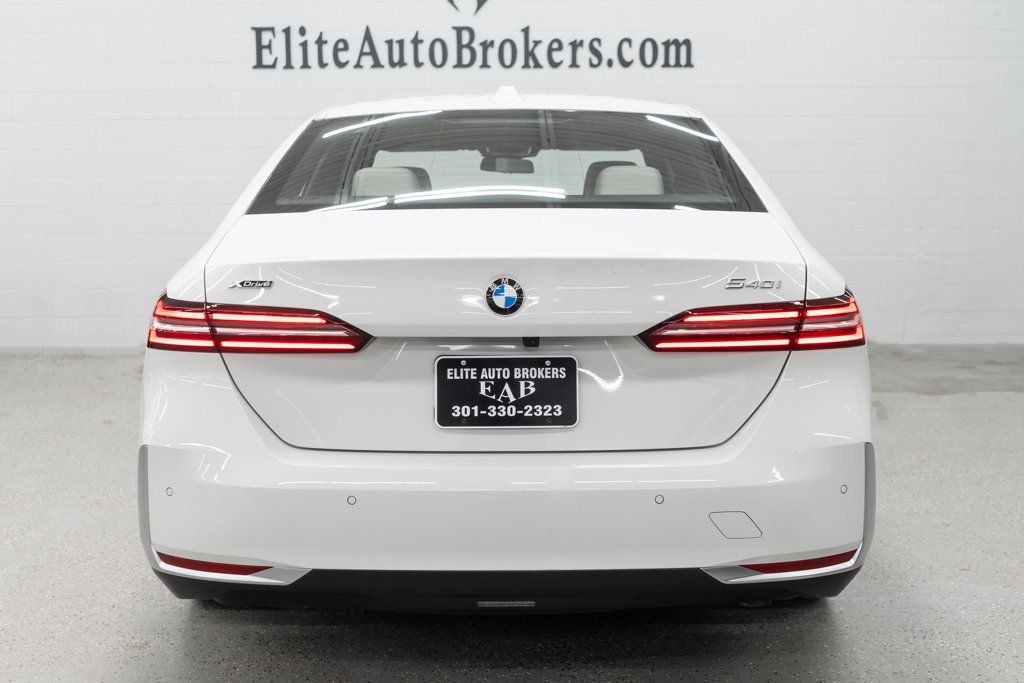 BMW 5 Series photo 4