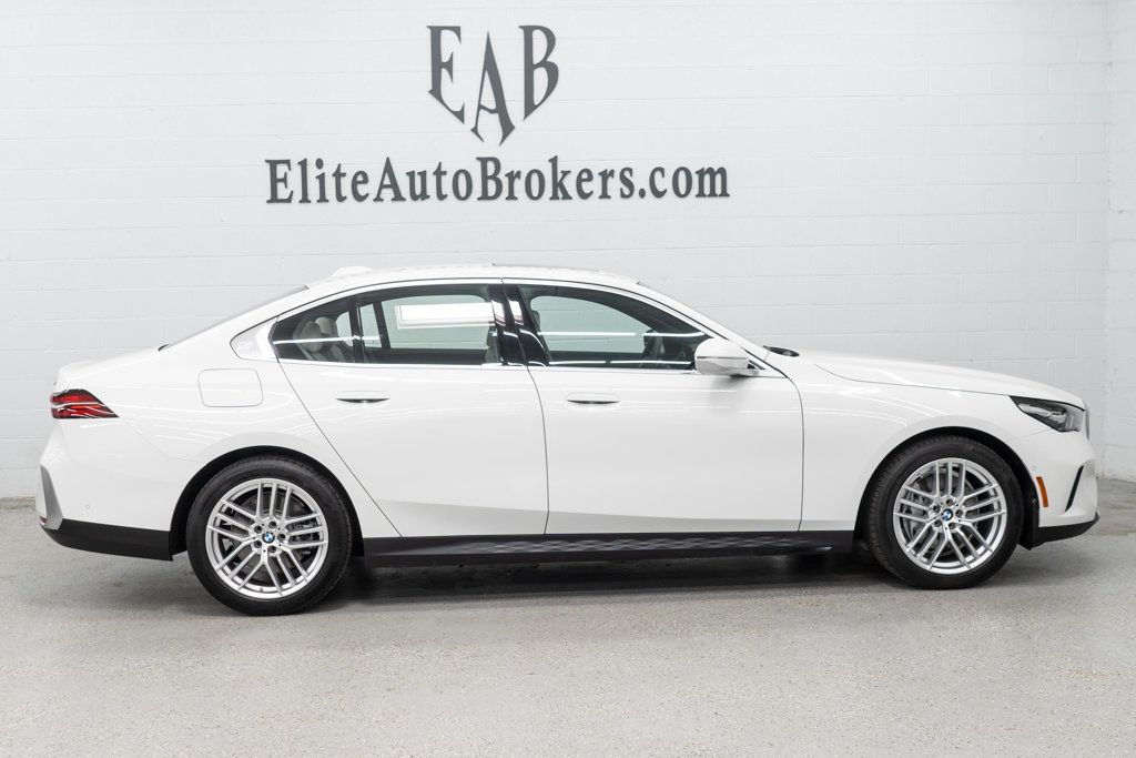 BMW 5 Series photo 5
