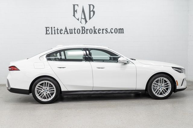 2025 BMW 5 Series 540i xDrive - 23045073 - 4
