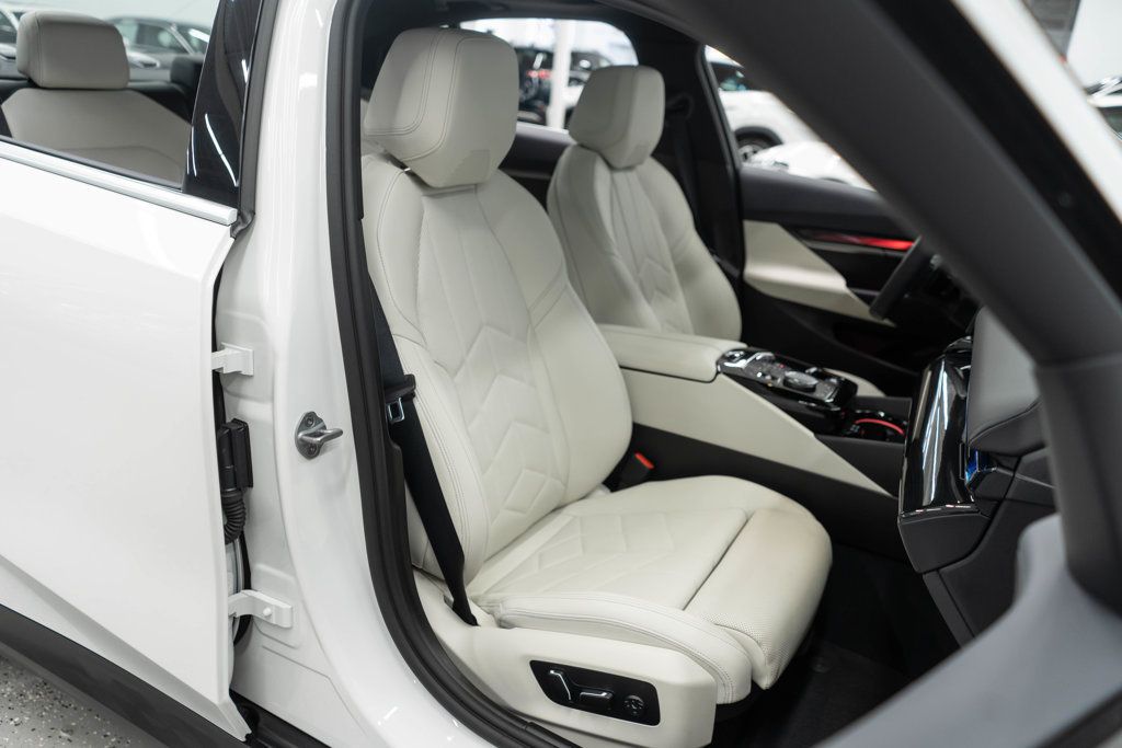 BMW 5 Series photo 9
