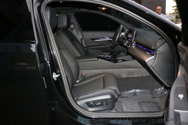 2025 BMW 5 Series 540i xDrive - 22963640 - 29