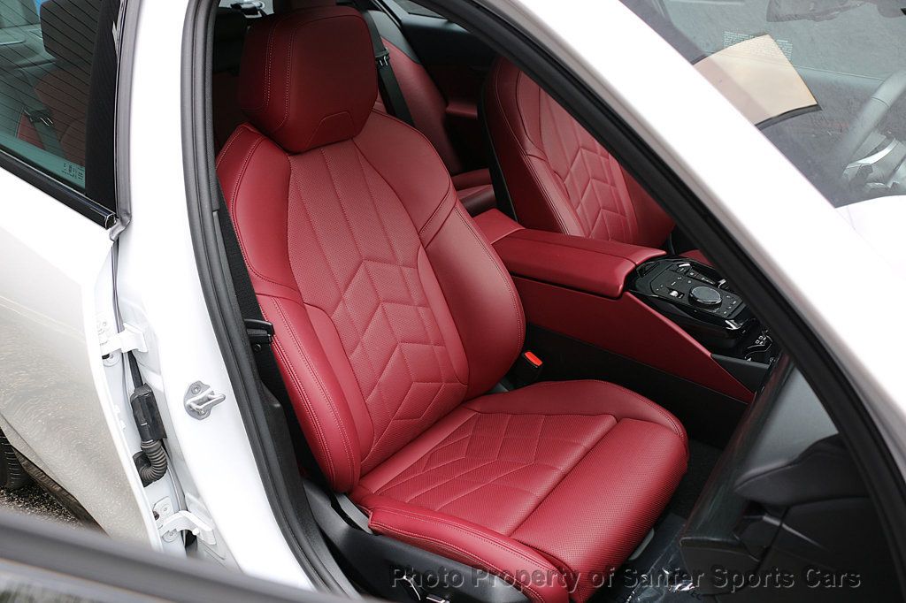 2025 BMW 5 Series 540i xDrive - 22998206 - 28