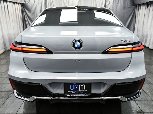 2025 BMW 7 Series 740i Sedan's photo