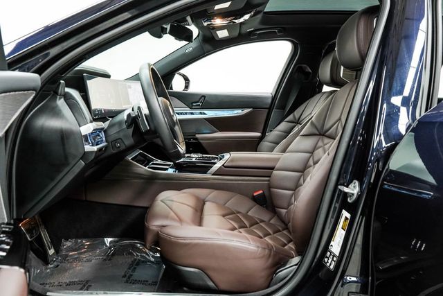 2025 BMW 7 Series 740i xDrive - 22990749 - 15