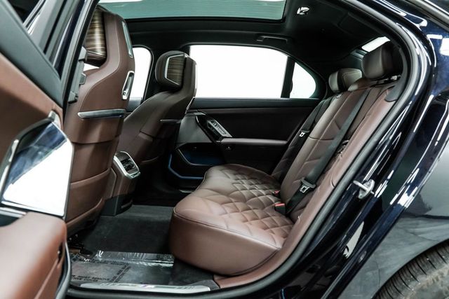 2025 BMW 7 Series 740i xDrive - 22990749 - 17