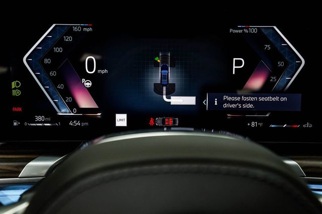 2025 BMW 7 Series 740i xDrive - 22990749 - 32