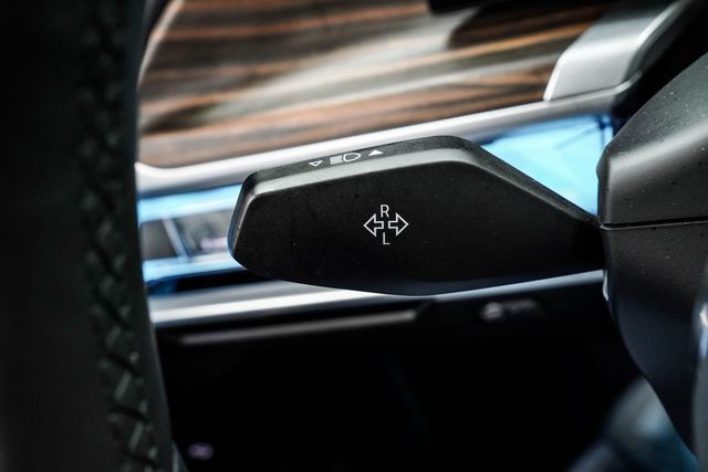 2025 BMW 7 Series 740i xDrive - 22990749 - 36