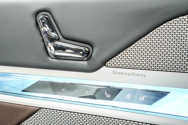 2025 BMW 7 Series 740i xDrive - 22990749 - 41