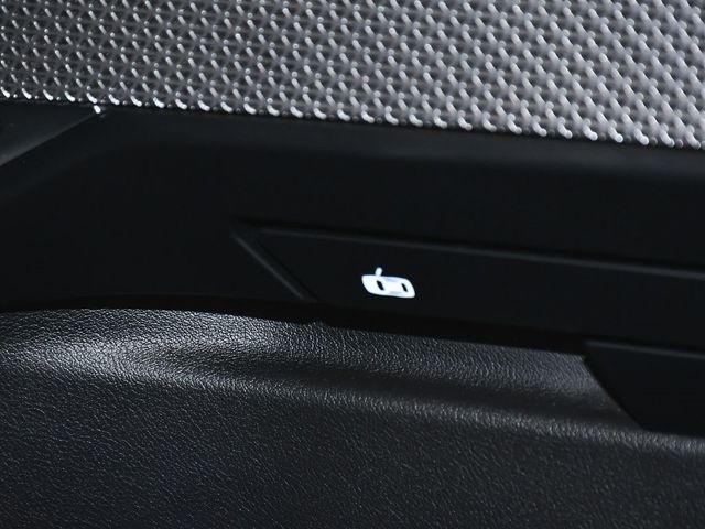 2025 BMW 7 Series 740i xDrive - 22904199 - 29