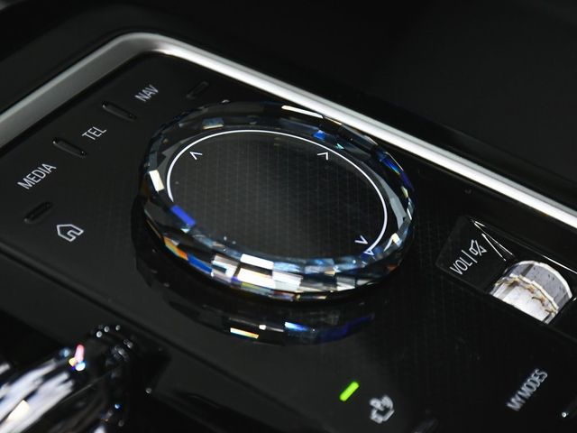 2025 BMW 7 Series 740i xDrive - 22904199 - 73