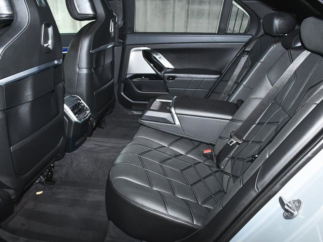 2025 BMW 7 Series 740i xDrive - 22904199 - 79