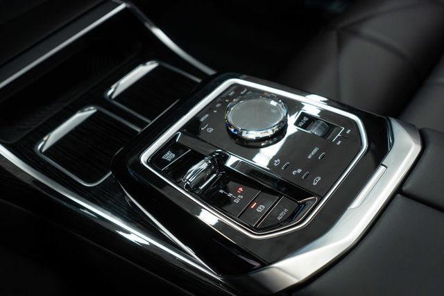 2025 BMW 7 Series 740i xDrive - 23020795 - 28