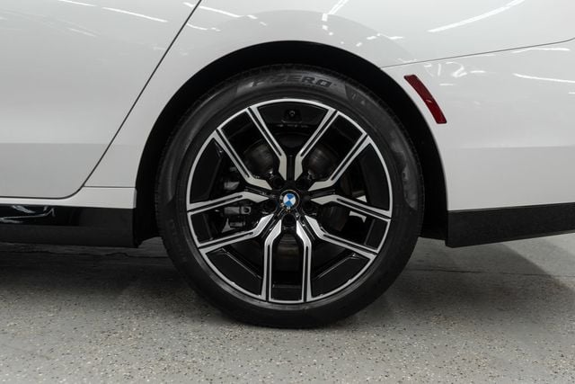 2025 BMW 7 Series 740i xDrive - 23020795 - 36