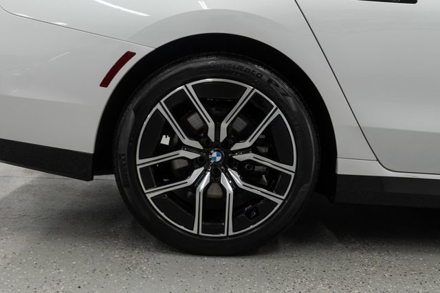 2025 BMW 7 Series 740i xDrive - 23020795 - 37