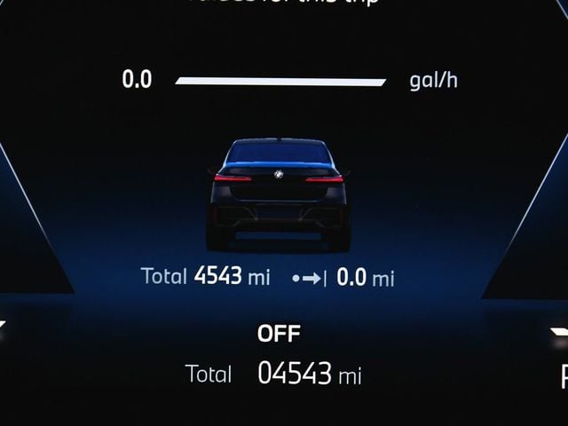 2025 BMW 7 Series 760i xDrive - 22987212 - 24