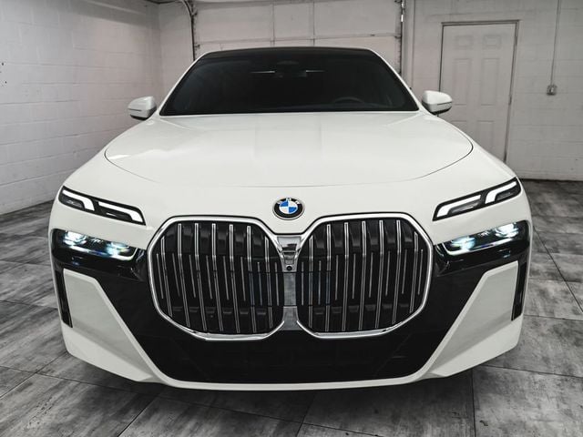 2025 BMW 7 Series 760i xDrive - 23009941 - 1