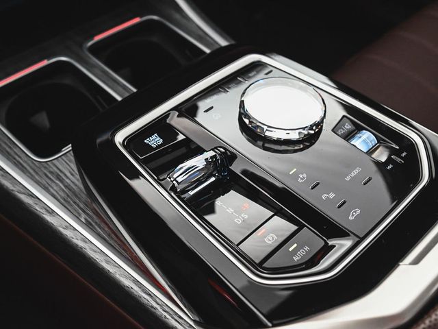 2025 BMW 7 Series 760i xDrive - 23009941 - 32