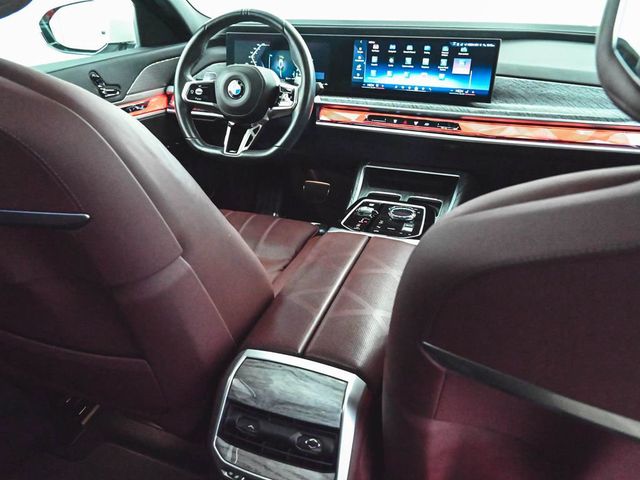 2025 BMW 7 Series 760i xDrive - 23009941 - 37