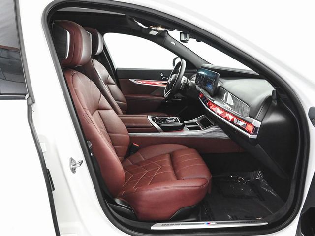 2025 BMW 7 Series 760i xDrive - 23009941 - 38