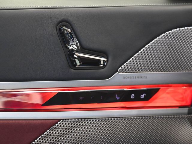 2025 BMW 7 Series 760i xDrive - 23009941 - 8