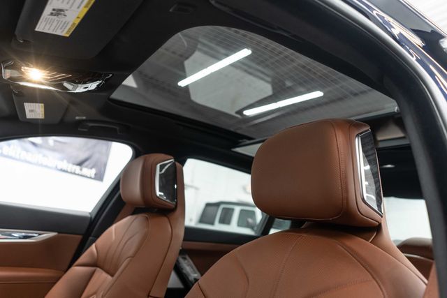 2025 BMW 7 Series 760i xDrive - 23006852 - 9