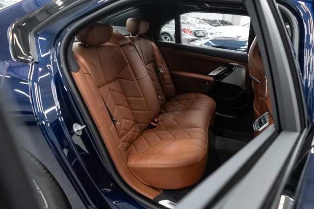 2025 BMW 7 Series 760i xDrive - 23006852 - 12