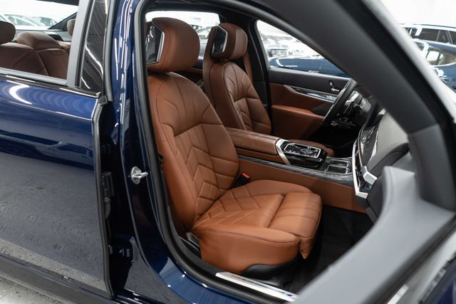 2025 BMW 7 Series 760i xDrive - 23006852 - 8