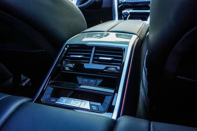 2025 BMW 8 Series 840i Gran - 22973715 - 17