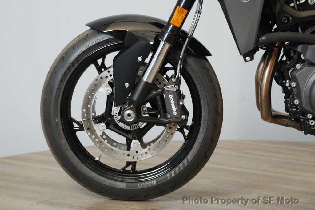 2025 BMW F 900 R Triple Black One Owner, 97 Miles - 22874147 - 12