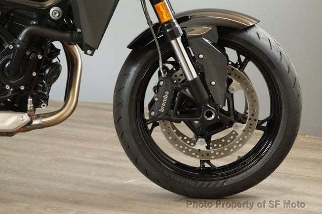 2025 BMW F 900 R Triple Black One Owner, 97 Miles - 22874147 - 13