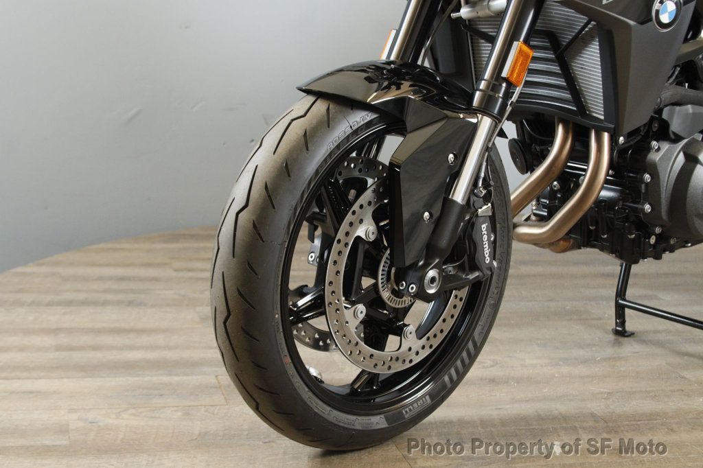 2025 BMW F 900 R Triple Black One Owner, 97 Miles - 22874147 - 18