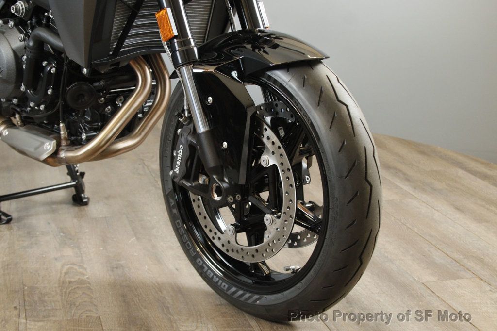 2025 BMW F 900 R Triple Black One Owner, 97 Miles - 22874147 - 19