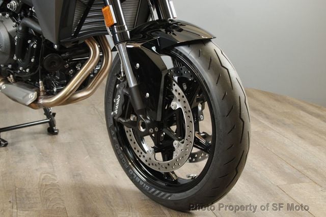 2025 BMW F 900 R Triple Black One Owner, 97 Miles - 22874147 - 19