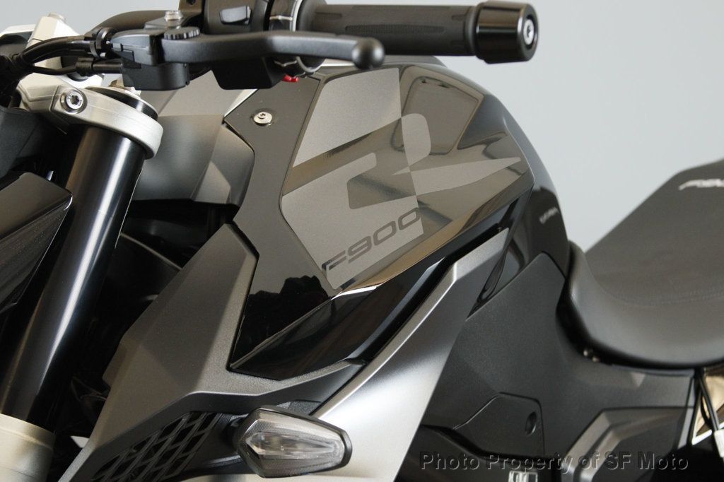 2025 BMW F 900 R Triple Black One Owner, 97 Miles - 22874147 - 31