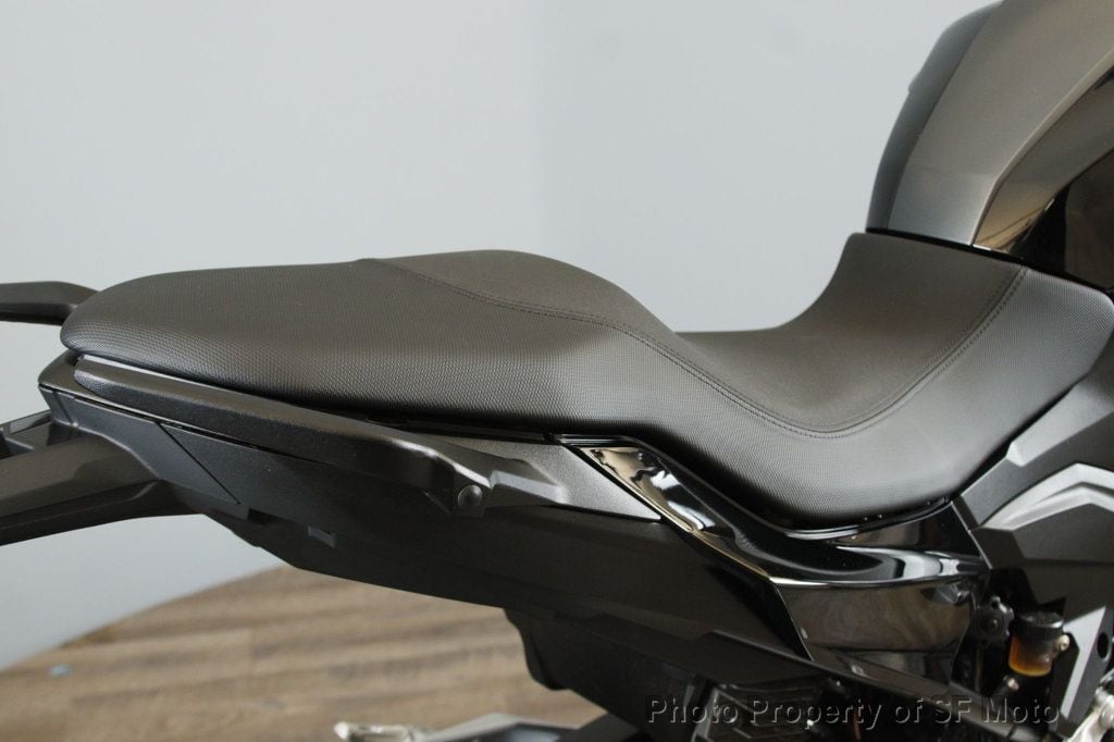 2025 BMW F 900 R Triple Black One Owner, 97 Miles - 22874147 - 40