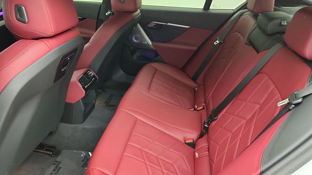 2025 BMW i5 xDrive40 - 22950761 - 21