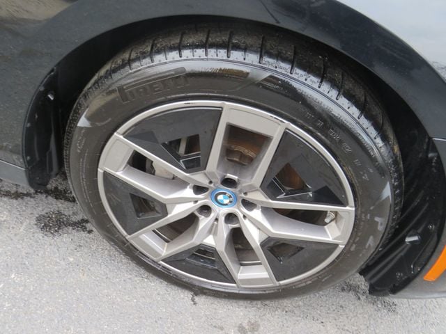 2025 BMW i5 xDrive40 (Clear Title) - 22945634 - 12